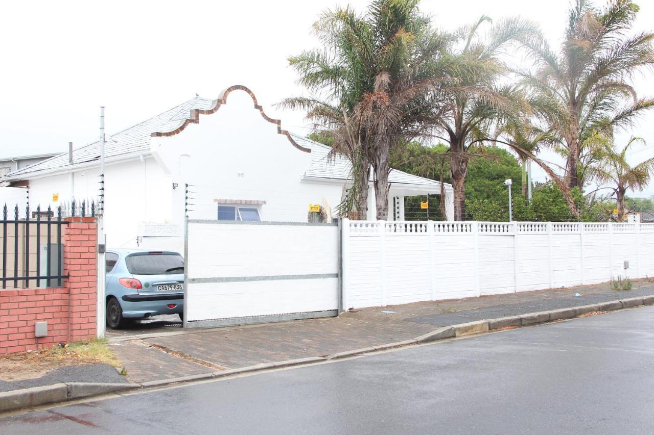 The White House Lodge Cape Town Exterior photo